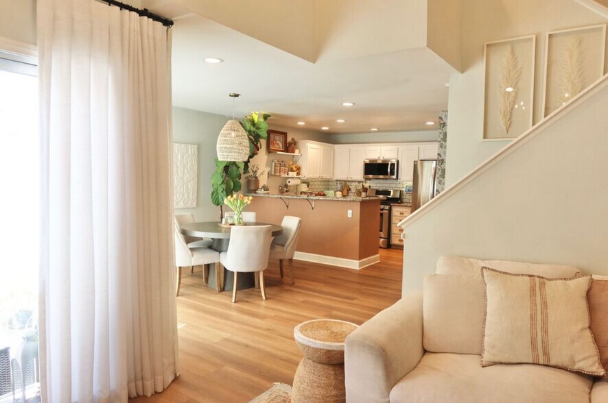 Building Photo - 919 Via Colinas