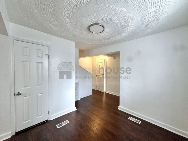 Building Photo - 3428 Thomas St