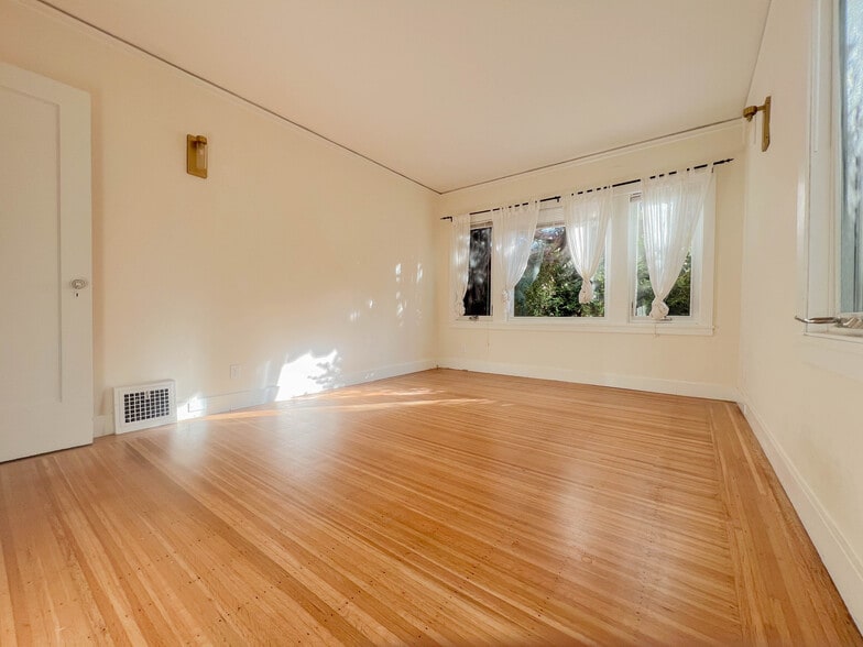 Master Bedroom - 1504 Grant St