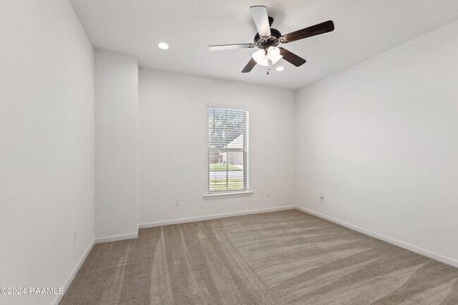 Building Photo - 109 Springsteen Ln