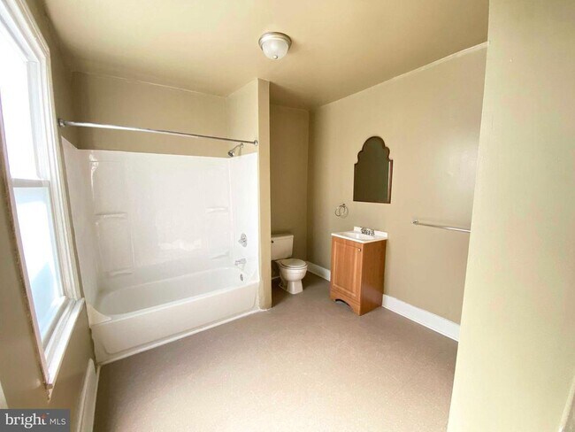 Building Photo - 2848 N Lee St