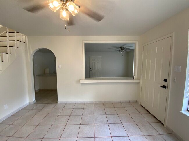 Building Photo - 119 Tours Ln