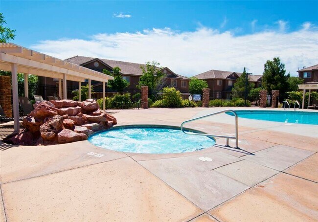 Building Photo - Cute Hidden Valley Townhome!