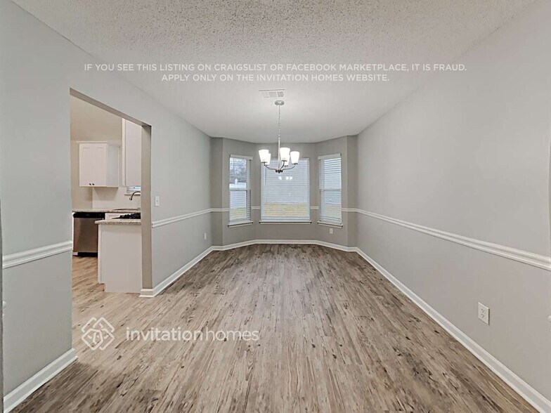 Building Photo - 3913 Arabian Way SW