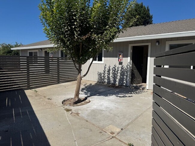 Building Photo - Bishop Street (605)