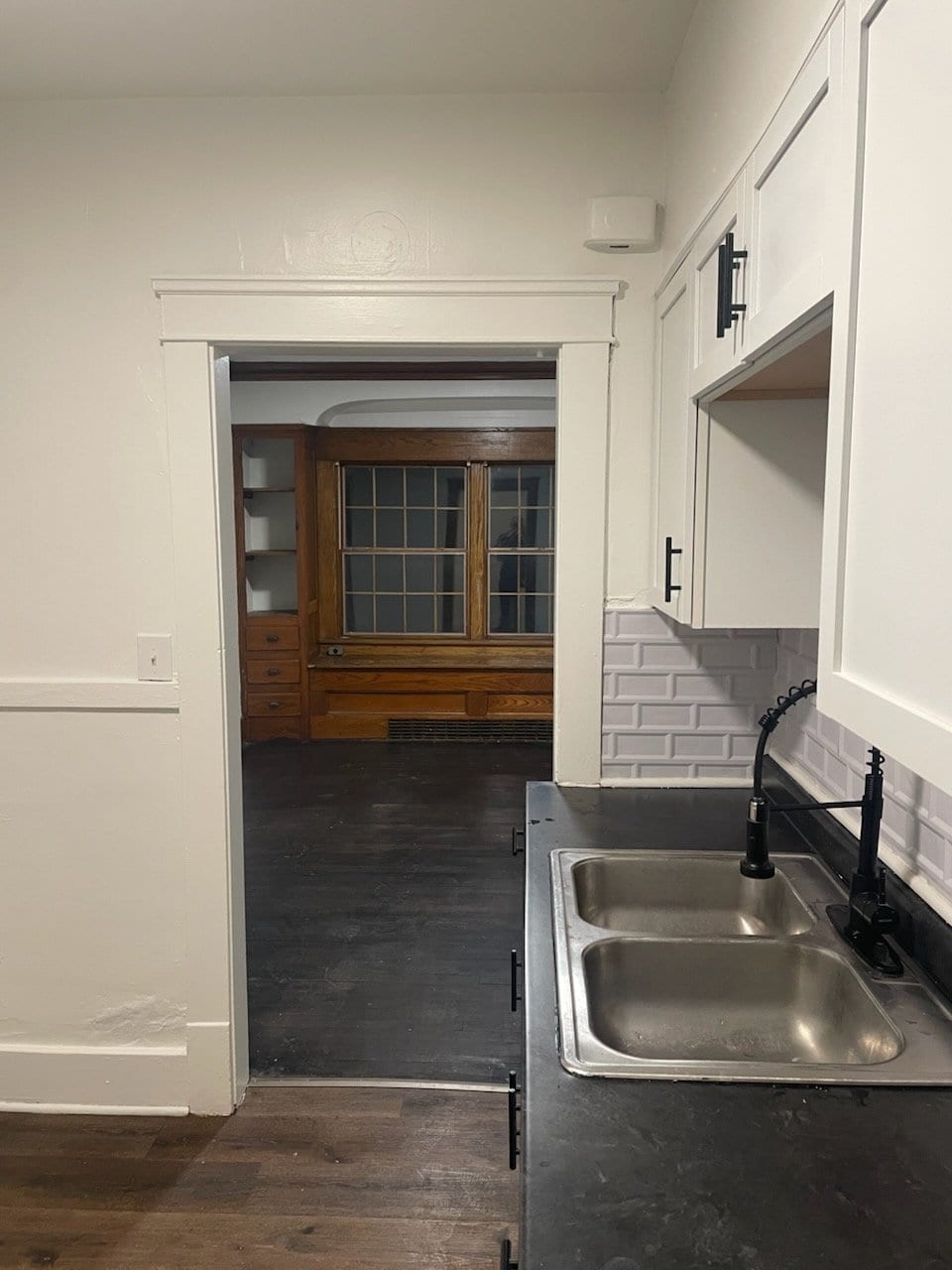 Building Photo - 1239 W 5th St