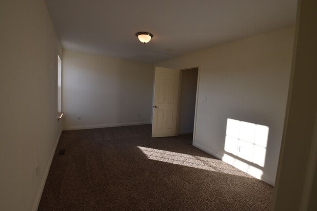 Building Photo - 3 Bedroom 2 1/2 Bath Rental in Copeland Farms Sub