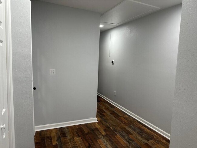 Building Photo - 834 Vallette St