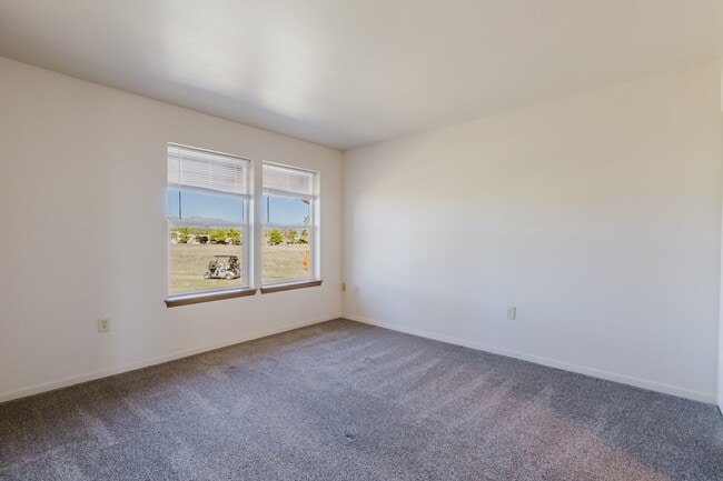 Building Photo - 21 W Golf Pl