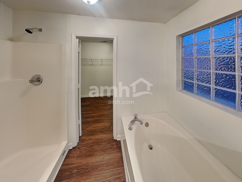 Building Photo - 7024 Legacy Dr