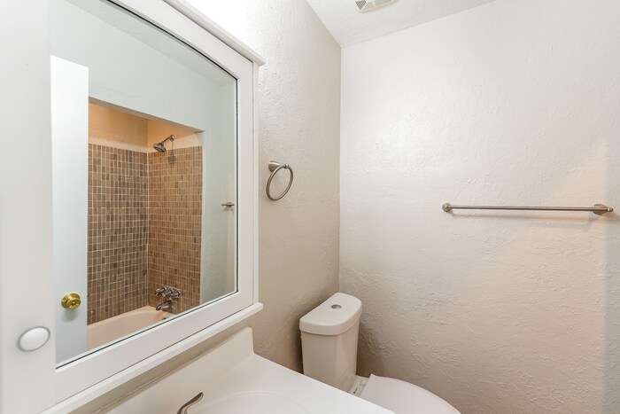 Building Photo - 4390 Stone Ridge Cir