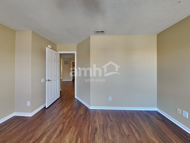 Building Photo - 7927 Newhall Way