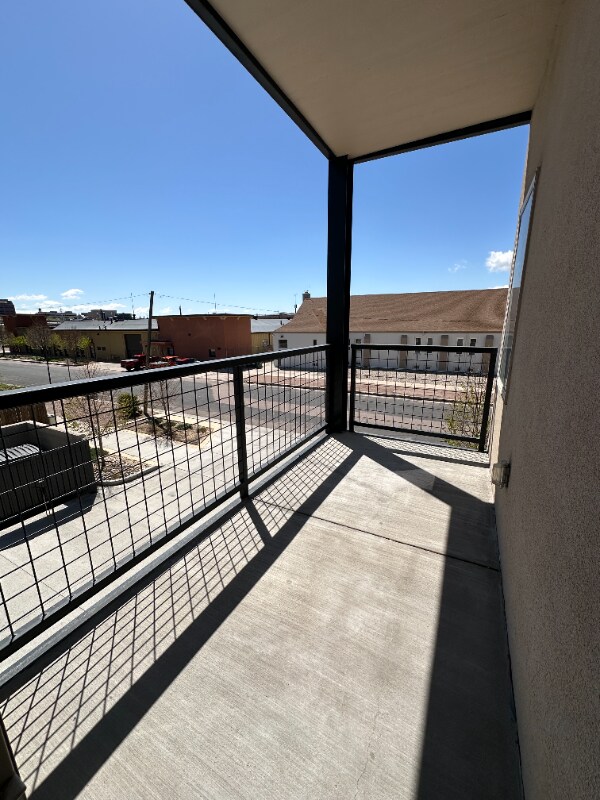 Building Photo - 430 W Pikes Peak Ave