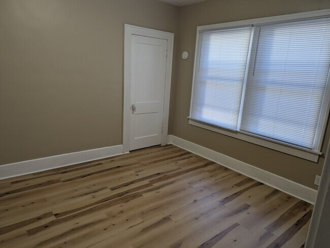 Building Photo - 912 S 3rd St