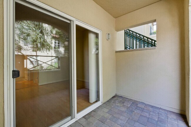 Building Photo - Downtown Mountain View l Stylish Home