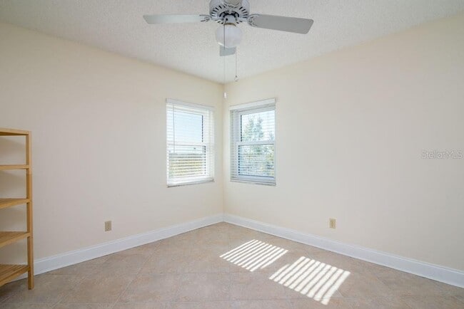 Building Photo - 160 Columbia Dr