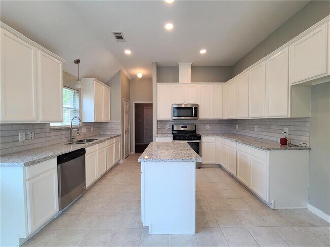 Building Photo - 18818 Harbor Key Cir