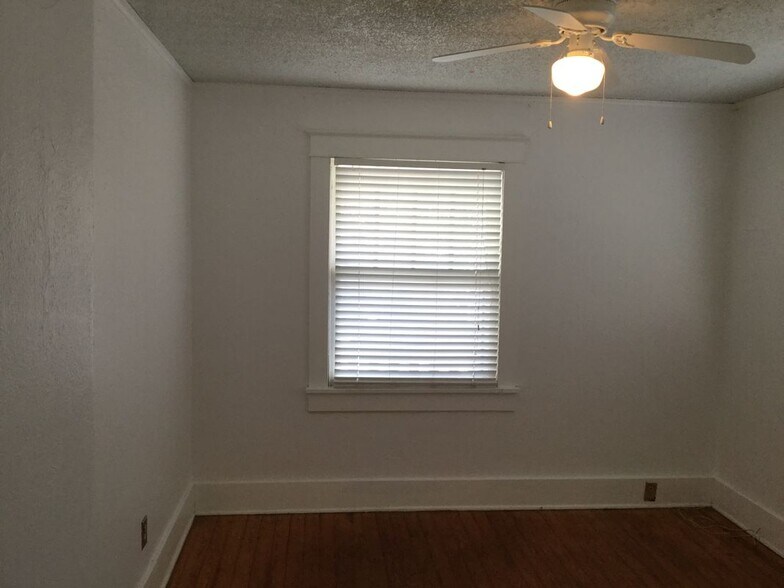 Building Photo - 224 W Watson St