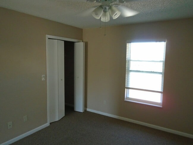 Building Photo - 733 Laurel Bay Cir