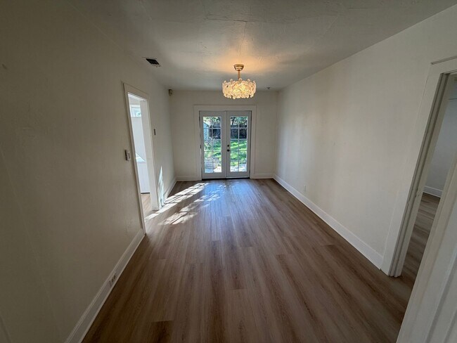 Building Photo - 2 Bedroom | 1 Bathroom | Single family home in Sacramento
