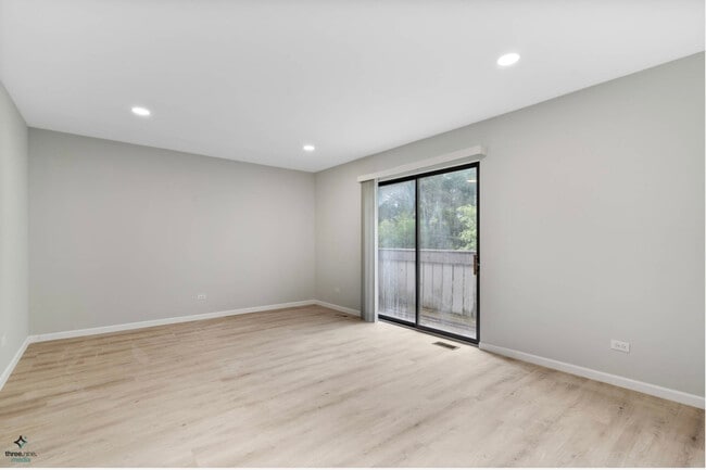 Building Photo - 1017 Sussex Dr