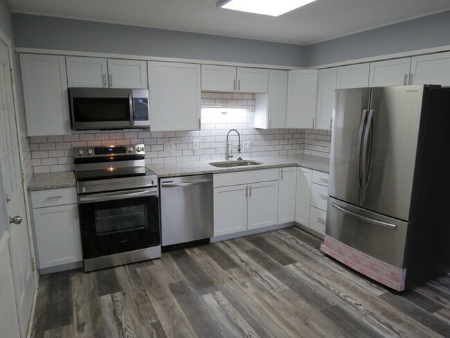 Building Photo - 2664 Shelly Dr