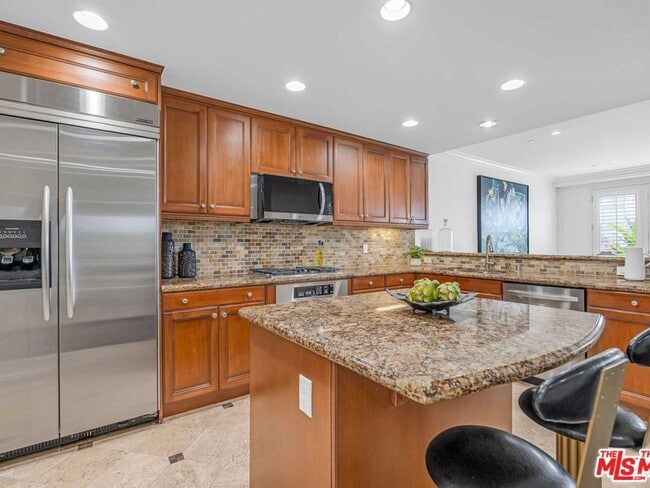 Building Photo - 143 N Arnaz Dr