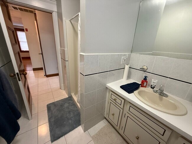 Building Photo - 22 Yale Ave