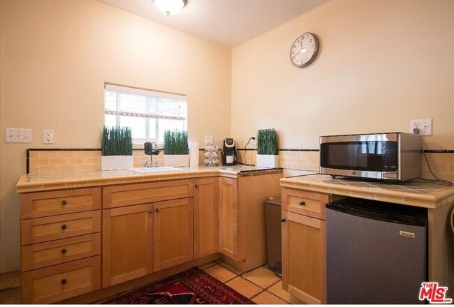 Building Photo - 1272 Ridgeley Dr