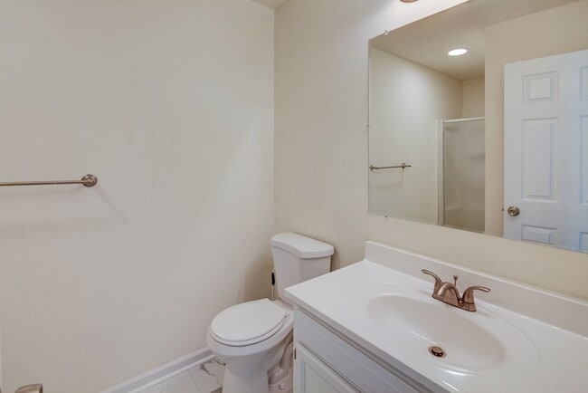 Building Photo - End Unit in New Castle -Showing Sunday 8/1...