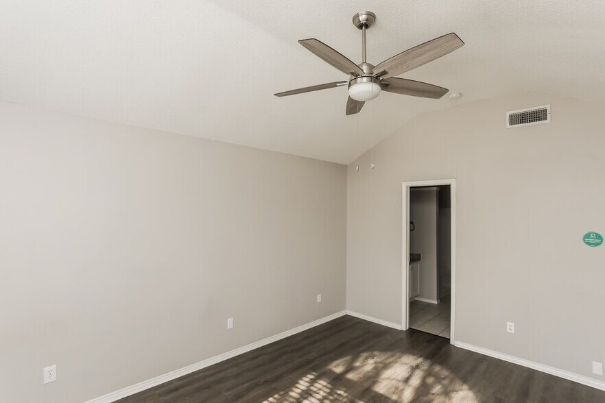 Building Photo - 317 Glen Meadow Dr