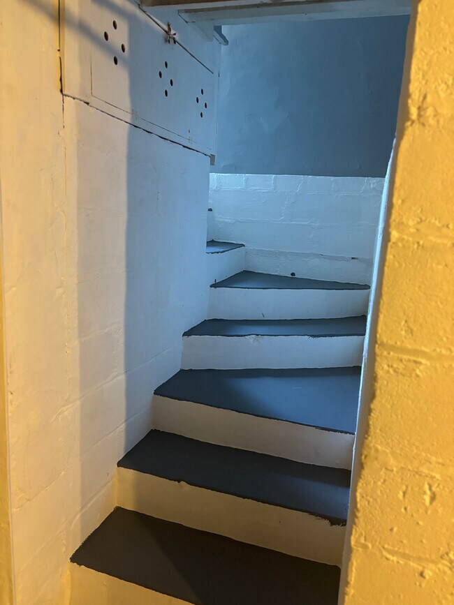 Building Photo - 3132 Mapleleaf Ave