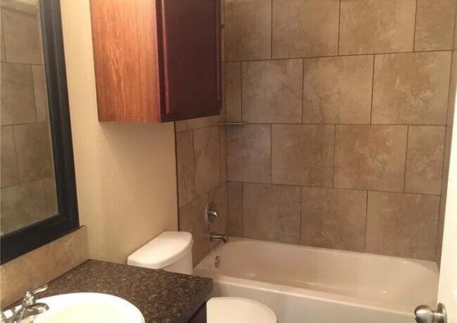 Building Photo - 1004 Drover's Cove