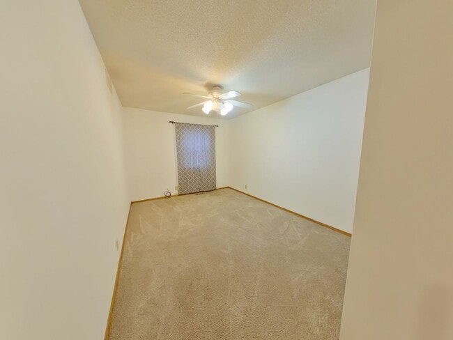 Building Photo - 3 Bedroom Home