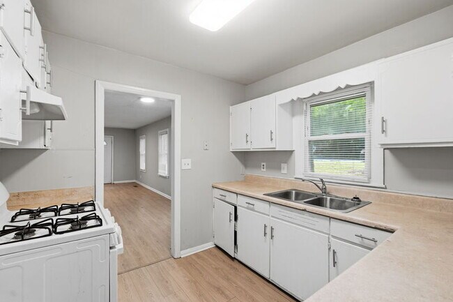 Building Photo - 178 Meador Way SE