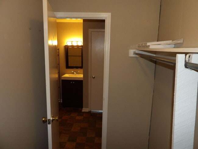 Building Photo - 65 Ashwood Ct