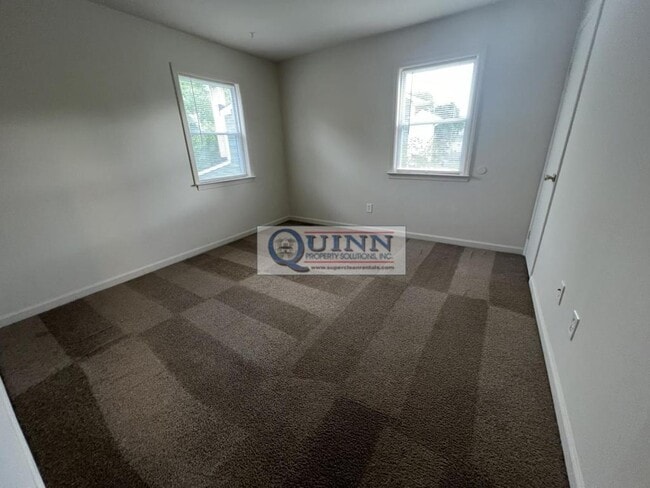 Building Photo - 14 Maple Ct