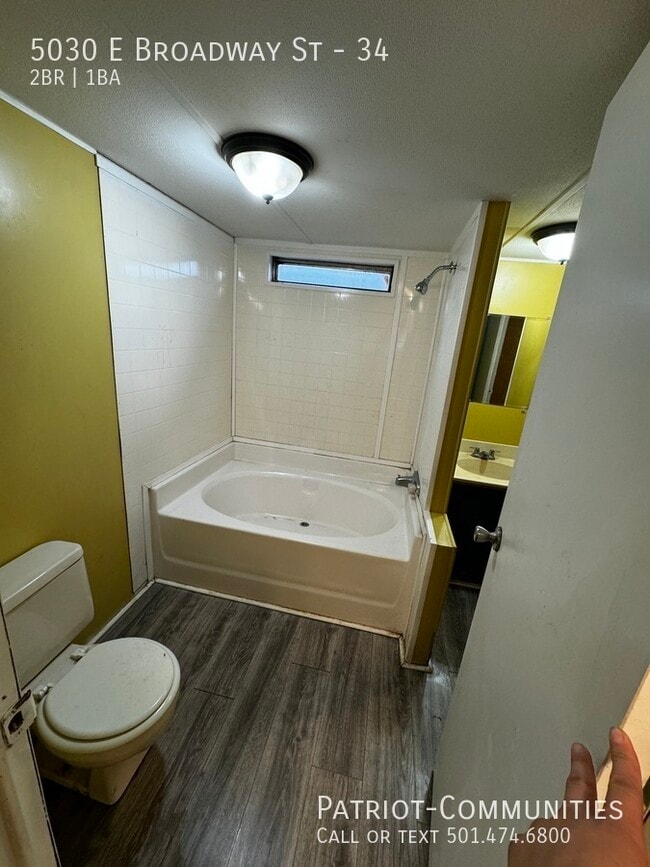 Building Photo - 5030 E Broadway St