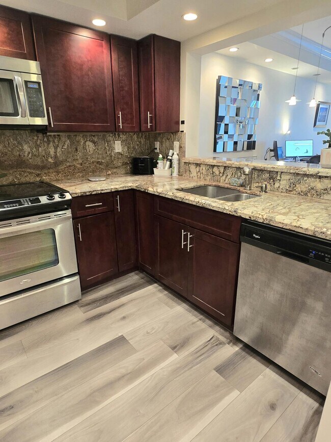 Building Photo - 3020 NE 32nd Ave