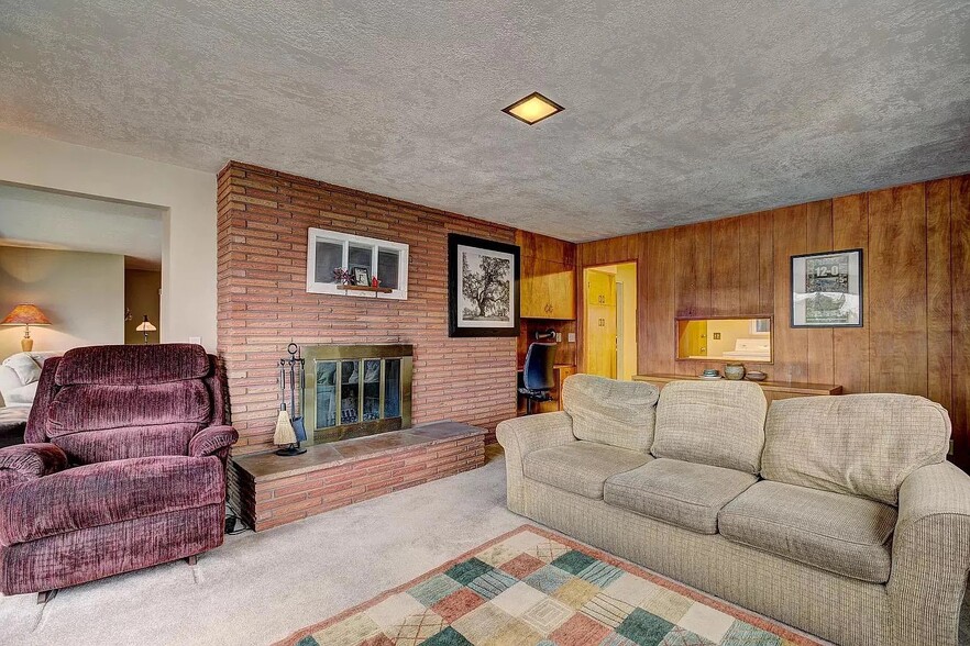 Building Photo - 3411 W Hillcrest Dr