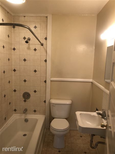Building Photo - NE 2 bed upstairs at 1552 Coit