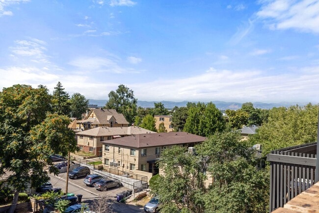 Building Photo - Condo with Mountain Views Near Wash Park &...