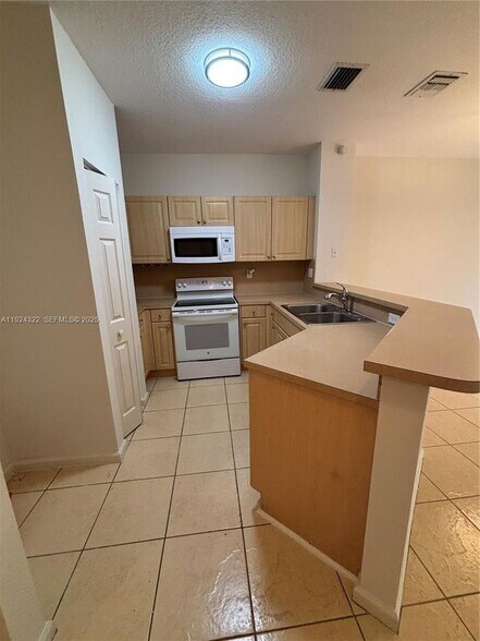 Building Photo - 6533 Catalina Ln