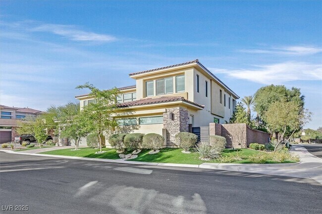 Building Photo - 65 Garibaldi Wy