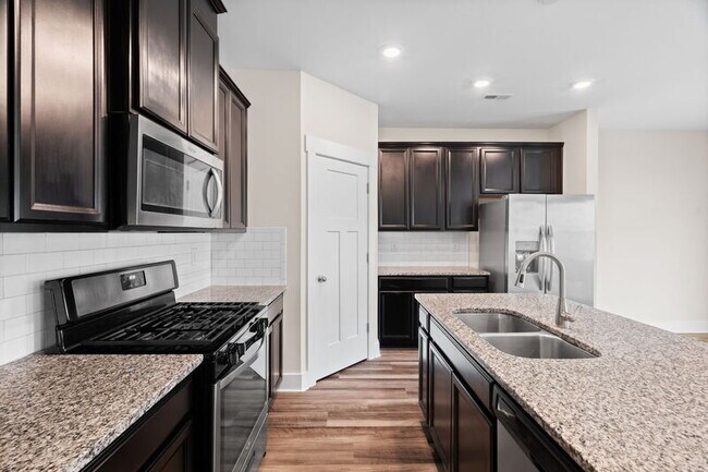 Building Photo - 216 Pewter Cir