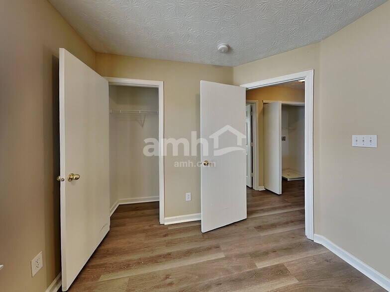 Building Photo - 5705 Valhalla Way