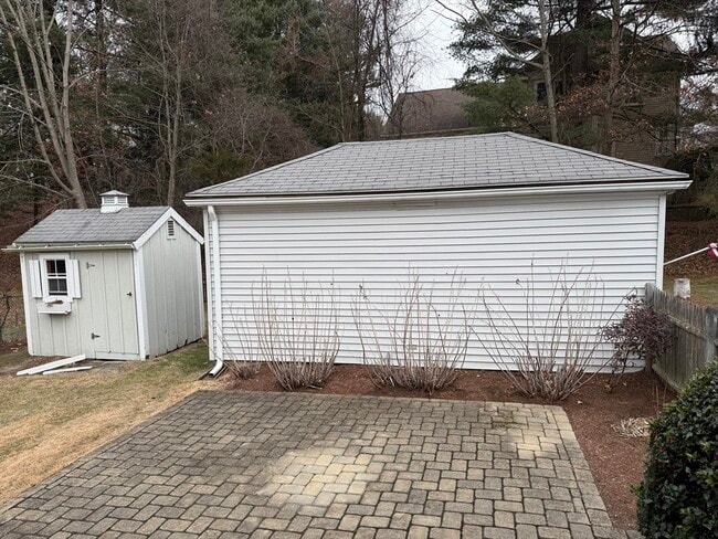 Building Photo - 396 Wellesley Ave