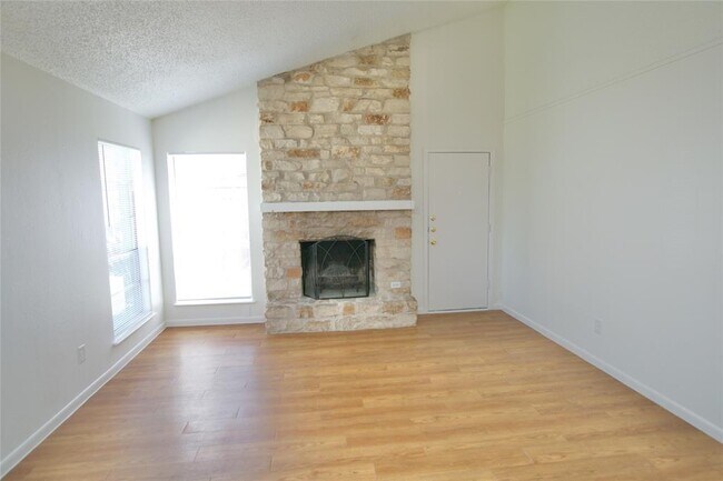 Building Photo - 1301 Glenda Dr