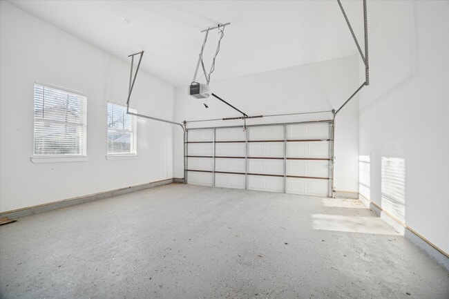 Building Photo - 1003 E 28th St