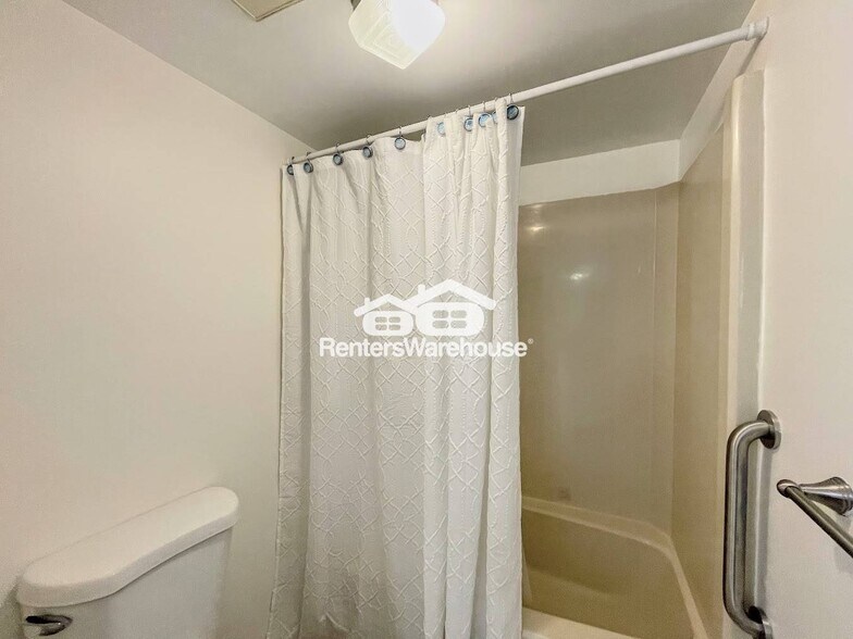 Building Photo - 1222 E Ocean View Ave